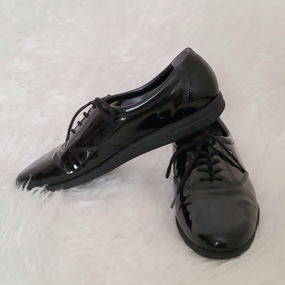 EASY SPIRIT Motion Anti-Gravity Black Patent Tie Oxfords - Picture 4 of 7